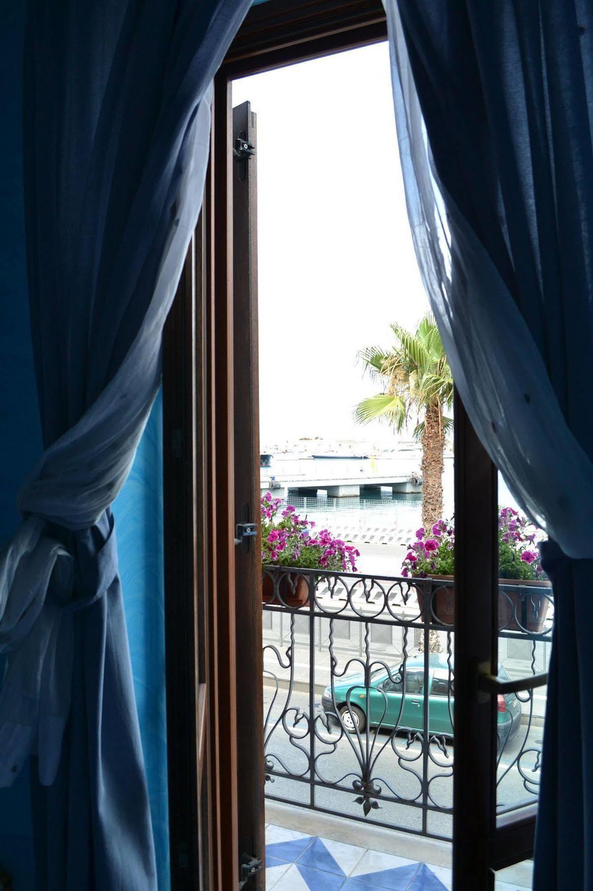 Petit Hotel Milazzo Exterior photo